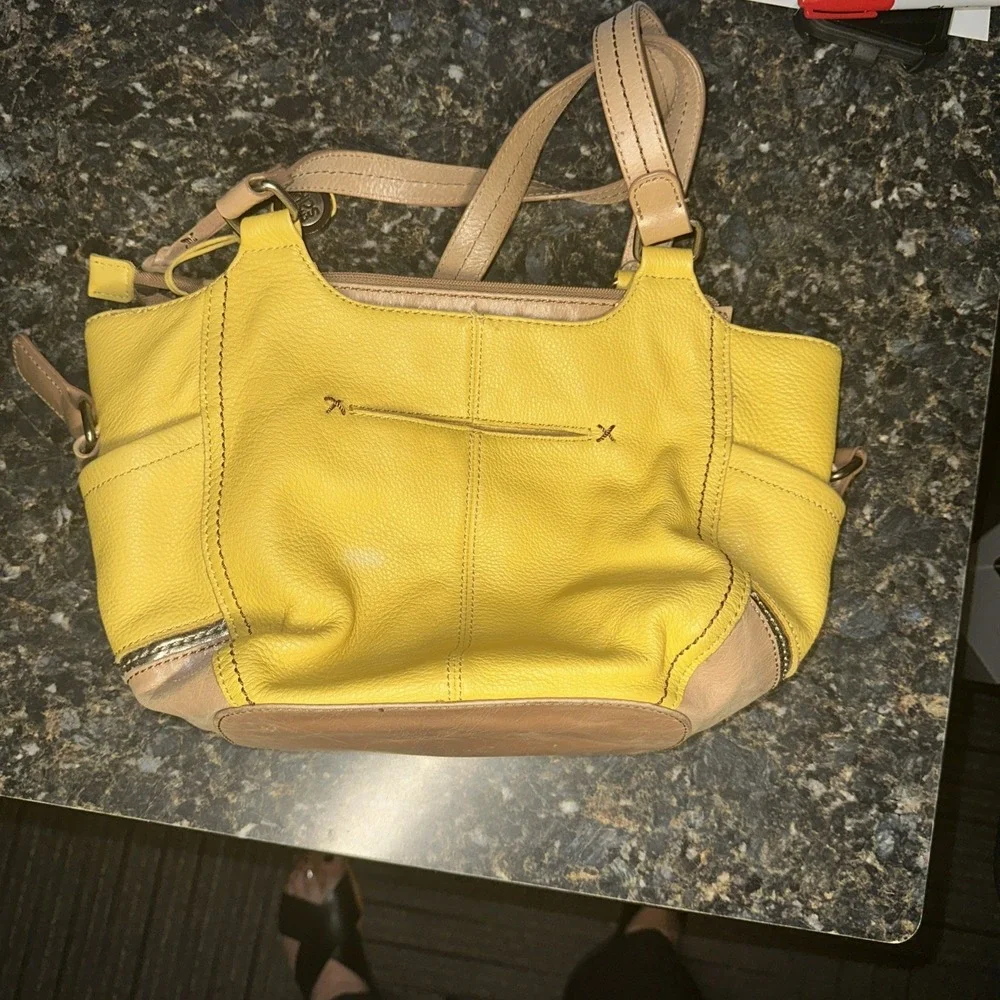 The Sak Hobo Shoulder Bag Purse Yellow‎ Mustard Tan Pebbled Bag Charm